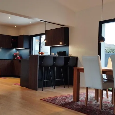 Сasa de vacaciones Maison Familiale Meublée Avec Jardin