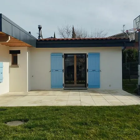 Hébergement de vacances Maison Familiale Meublée Avec Jardin *